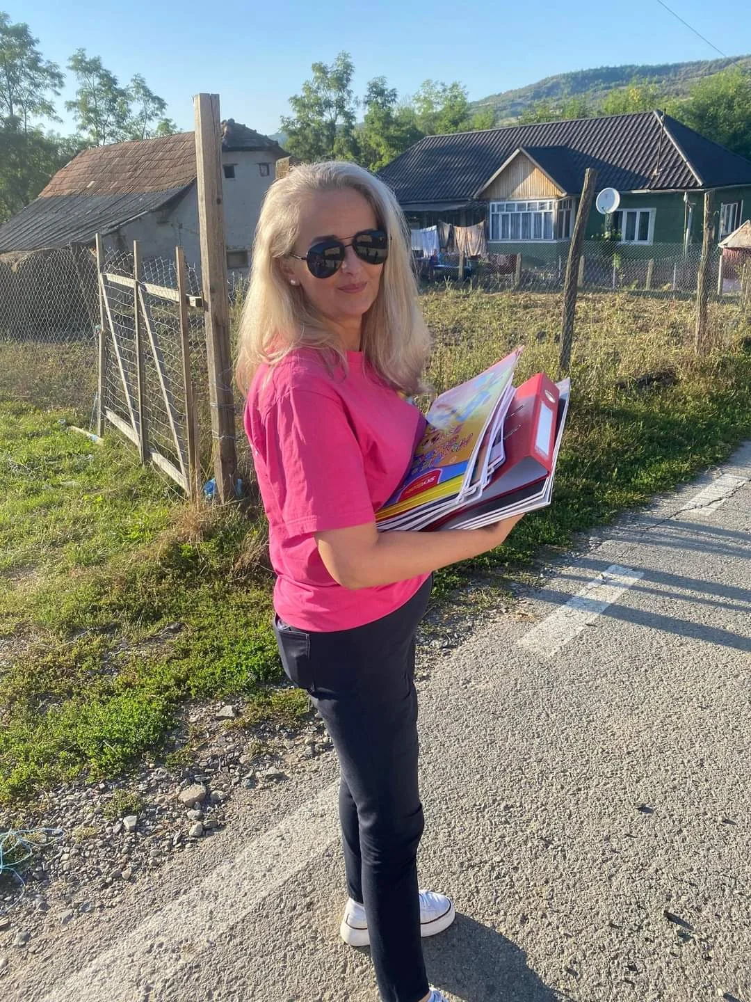 Am distribuit rechizitele tuturor copiilor beneficiarilor noștri implicati în proiectul ”Înapoi la școală” — fotografie 5