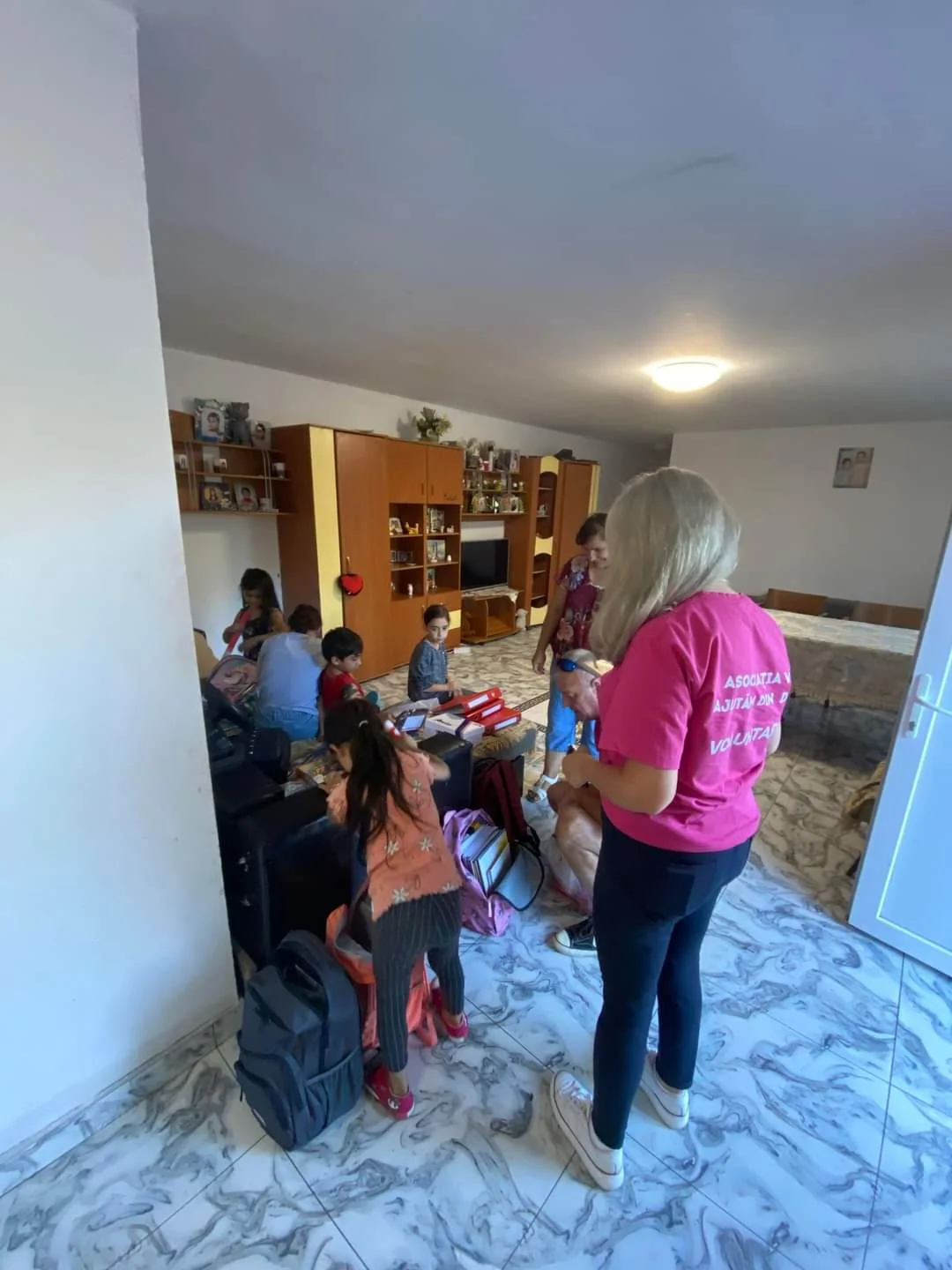 Am distribuit rechizitele tuturor copiilor beneficiarilor noștri implicati în proiectul ”Înapoi la școală” — fotografie 7